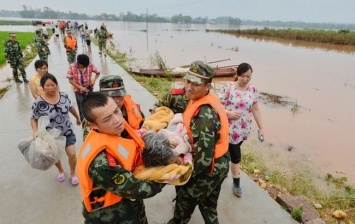 В Китае от наводнений погибли более 60 человек