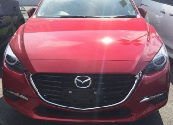 В Сети появились фотографии обновленного хэтчбека Mazda 3
