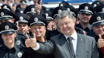 Порошенко поздравил патрульную полицию с первой годовщиной