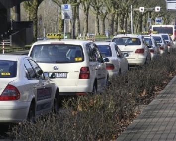 Порошенко подписал закон о снижении акцизов на б/у авто
