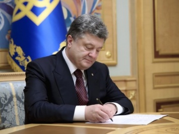 П.Порошенко подписал закон о снижении ставок акциза на бывшие в употреблении авто