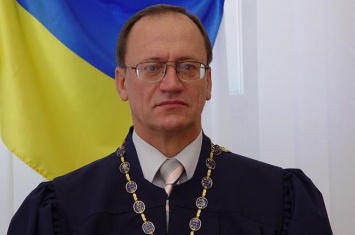 Парубий предложил уволить судью Конституционного суда Пасенюка