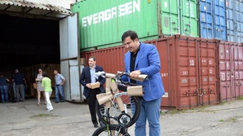 В Одессе дети получили обещанные велосипеды