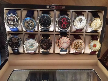 У зампрокурора Ровенской области обнаружены драгоценности и часы на сотни тысяч долларов (фото)