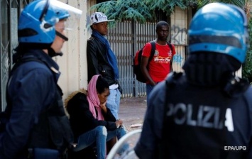 В Италии задержали 38 человек, переправлявших мигрантов в ЕС
