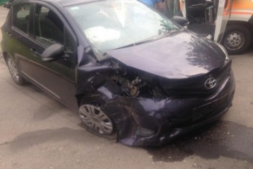 В Харькове столкнулись две иномарки: пострадал водитель одного из автомобилей (ФОТО)