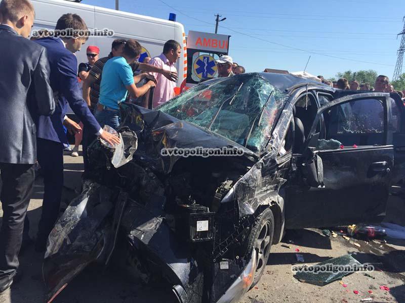 ДТП в Ивано-Франковске: Mitsubishi Colt протаранил 4 припаркованных авто. ФОТО 18+