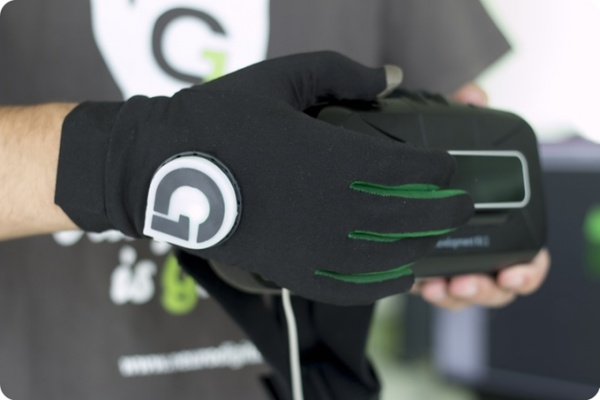 Перчатка виртуальной реальности Gloveone подарит реалистичные ощущения