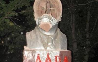Ночью в Луганской области снесли еще два памятника Ленину (ФОТО)
