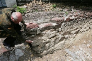 Археологи закопают найденный на Пейзажке дворец X века