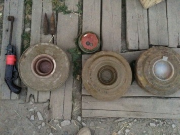 В Волынской области СБУ обнаружила в гаражном кооперативе тайник с боеприпасами