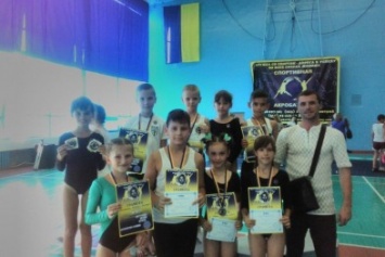 Юные спортивные акробатки из Кривого Рога привезли из Днипра 7 медалей (ФОТО)