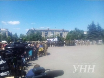 Президент Украины посетил парад в честь годовщины освобождения Славянска