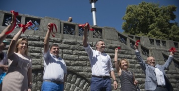 Кличко торжественно открыл лестницу в музее истории Украины