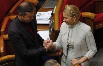 Ляшко объединился с Тимошенко в блокировании трибуны парламента