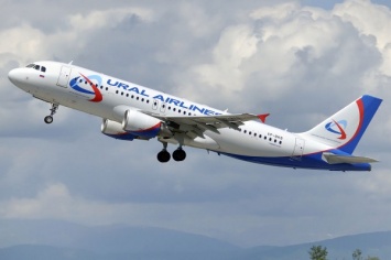 Взлет самолета Екатеринбург - Краснодар остановили на ВПП из-за неисправного двигателя