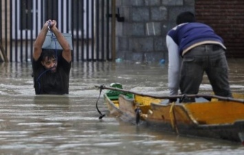 Более 200 человек погибли в результате сильнейших наводнений в Китае и Пакистане