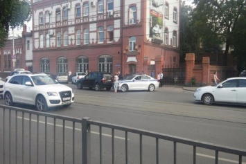 В Калининграде столкнулись автомобиль ГИБДД и внедорожник