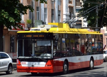 Поездка в новых троллейбусах: обещанного WI-FI нет, водители в восторге, а пассажирам не хватает кондиционеров