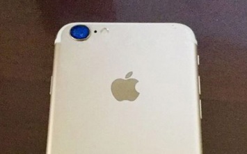 На фото «засветился» iPhone 7 в золотом корпусе