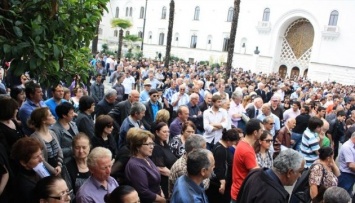 В Абхазии митингующие штурмовали здание МВД