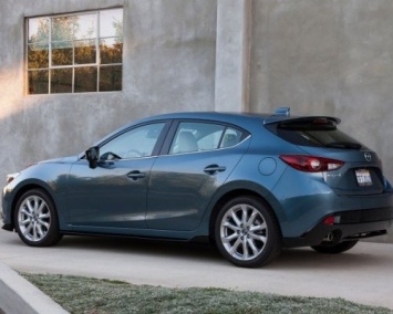 В Интернете появились первые снимки обновленного Mazda3