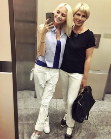 Алена Шишкова похвасталась в соцсети Instagram своей красивой мамой