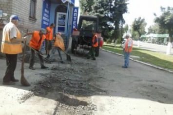 В центре Покровска (Красноармейска) приступили к капитальному ремонту тротуаров