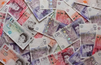 Британский фунт обвалился до минимальной отметки за 31 год