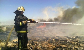 Сжигали мусор и чуть не сожгли склад с сеном: в Снигиревском районе пылало жарко
