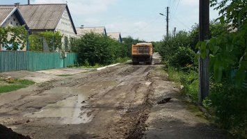 Жители Запорожье-Левого добились ремонта дороги на своей улице (ФОТО)