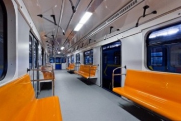 В вагонах Киевского метро оборудуют комфортное LED -освещение