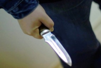 На Студенческой условно осужденный харьковчанин ограбил магазин и порезал ножом продавщицу