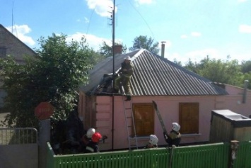 В Полтаве пожарные спасали дом