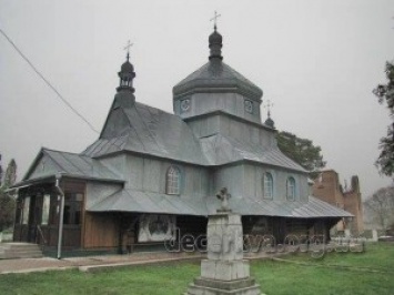 Под Ивано-Франковском буквально за час сгорела 200-летняя деревянная церковь