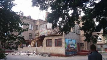 Крыша столовой колледжа в центре Запорожья обвалилась запланировано - руководство
