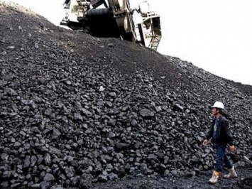 Запасы угля на ТЭС с начала года сократились почти вдвое - министерство