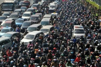 В Индонезии в автомобильной пробке скончались 18 человек