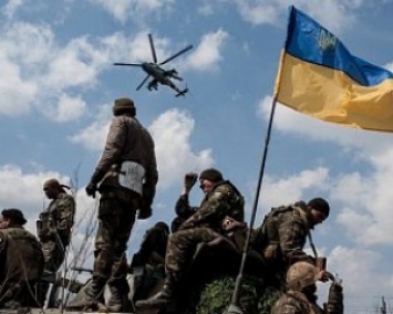 Бойцы АТО вывесили на позиции врага украинский флаг (ВИДЕО)