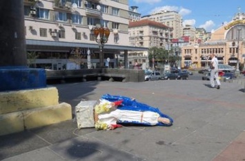 В Киеве статуя Богородицы упала с постамента