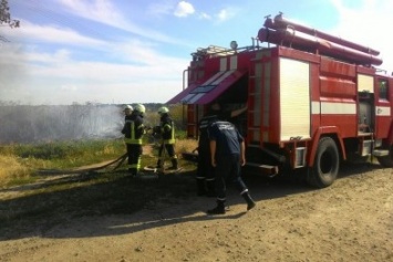 Патрульные вместе с жителями Кущевки и спасателями ликвидировали пожар. ФОТО