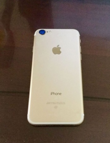 В Сети "всплыла" фотография "золотого" iPhone 7