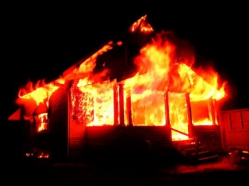 При пожаре в частном доме под Волгоградом погибла женщина