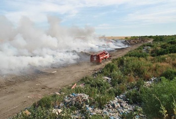 В Николаеве третий раз за неделю горит свалка: спасатели сетуют на бездействие власти в решении вопроса