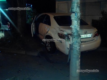 ДТП в Киеве: Toyota Camry протаранила Renault Logan. ФОТО