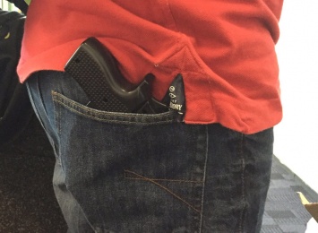 Полиция в Великобритании «обезвредила» владельца чехла для iPhone в виде пистолета