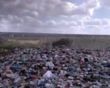 Екологическая катастрофа по Киевом: люди блокируют львовские мусоровозы (ВИДЕО)