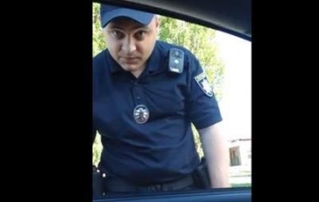 В Харькове патрульный нахамил водителю и пассажиру авто