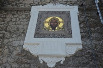 В Ялте появилось мозаичное панно с ликом Иисуса Христа (ФОТО)