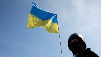 Разведчик поднял флаг Украины на оккупированной территории - в самой горячей точке недалеко от Марьинки